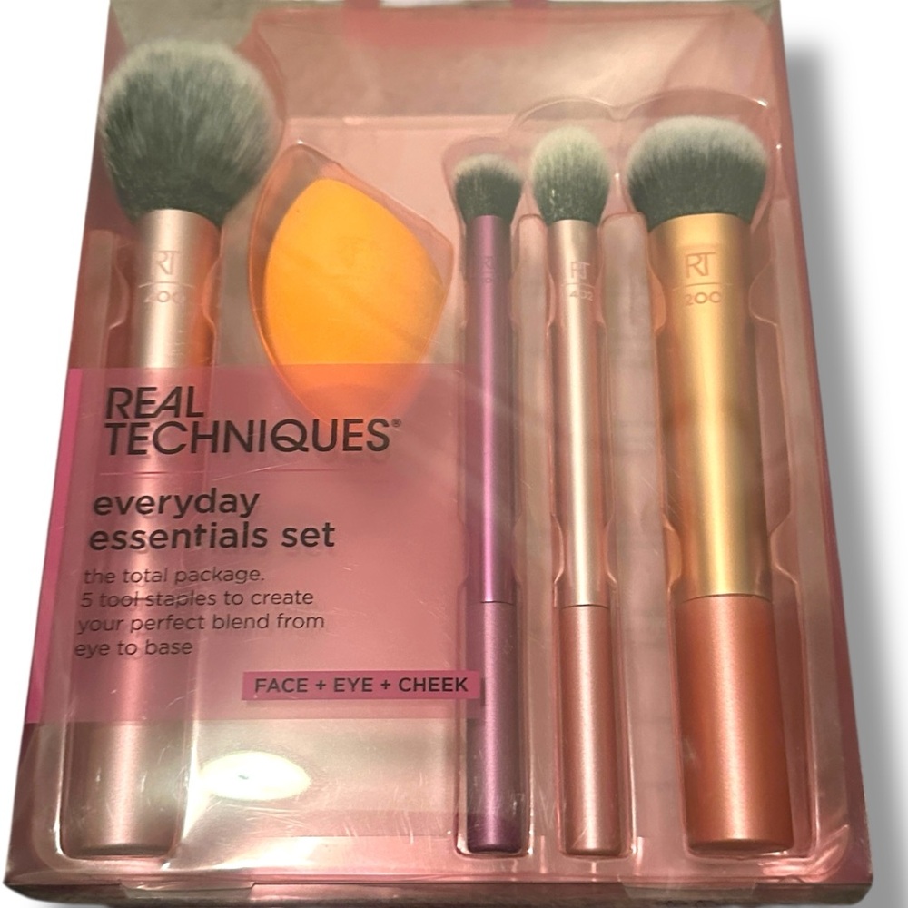 Real Techniques Vibrant Makeup Brush Set Everyday Essentials 5 Pieces